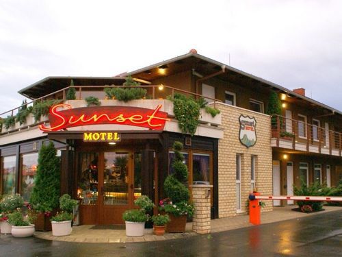 Sunset Motel โซมบ็อตเฮย์ ภายนอก รูปภาพ